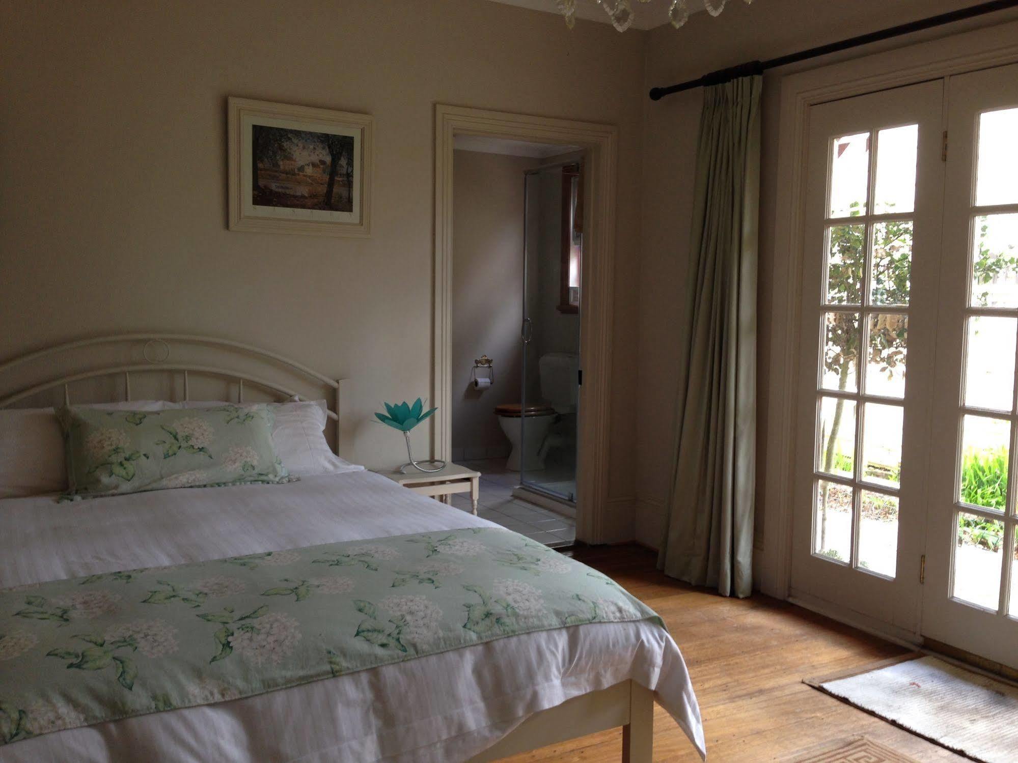 Grove Crabtree House Bed & Breakfast エクステリア 写真
