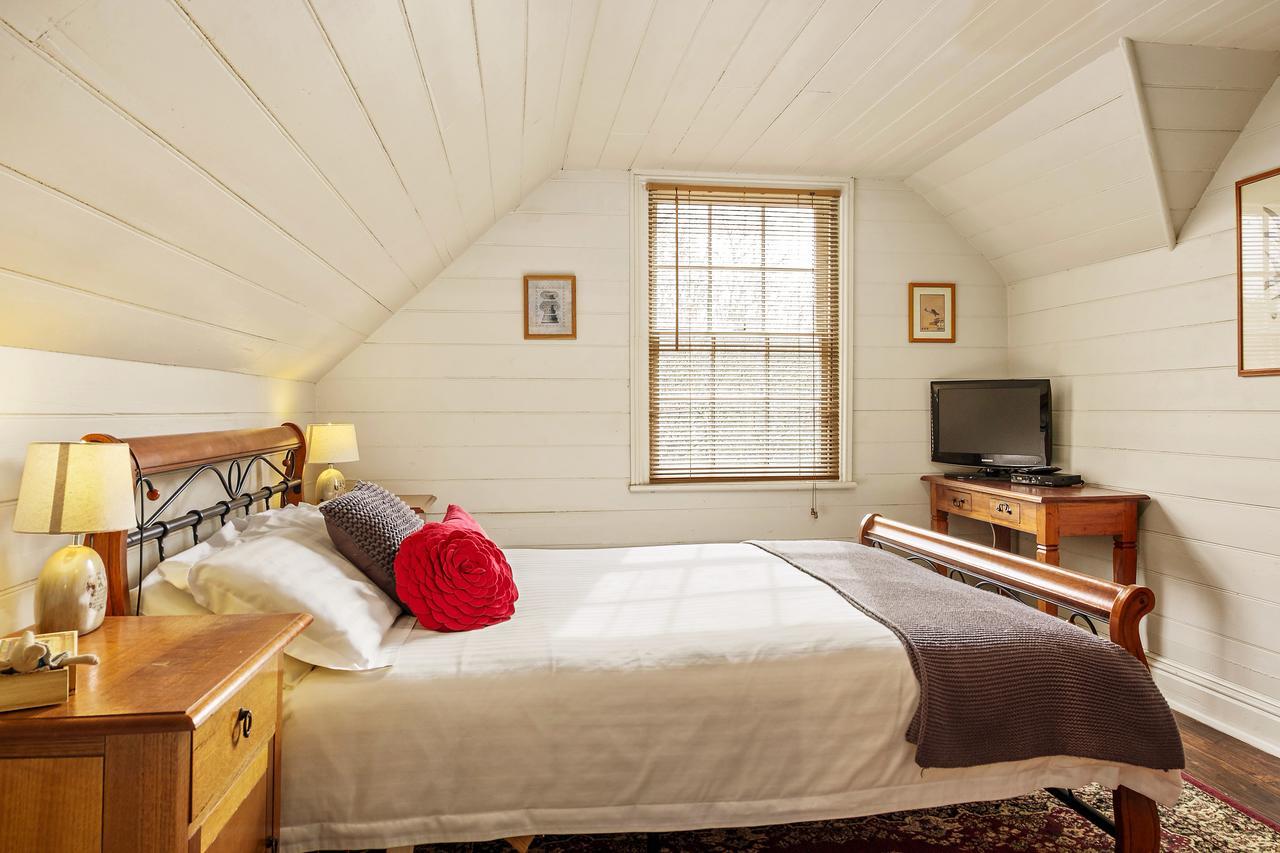 Grove Crabtree House Bed & Breakfast エクステリア 写真